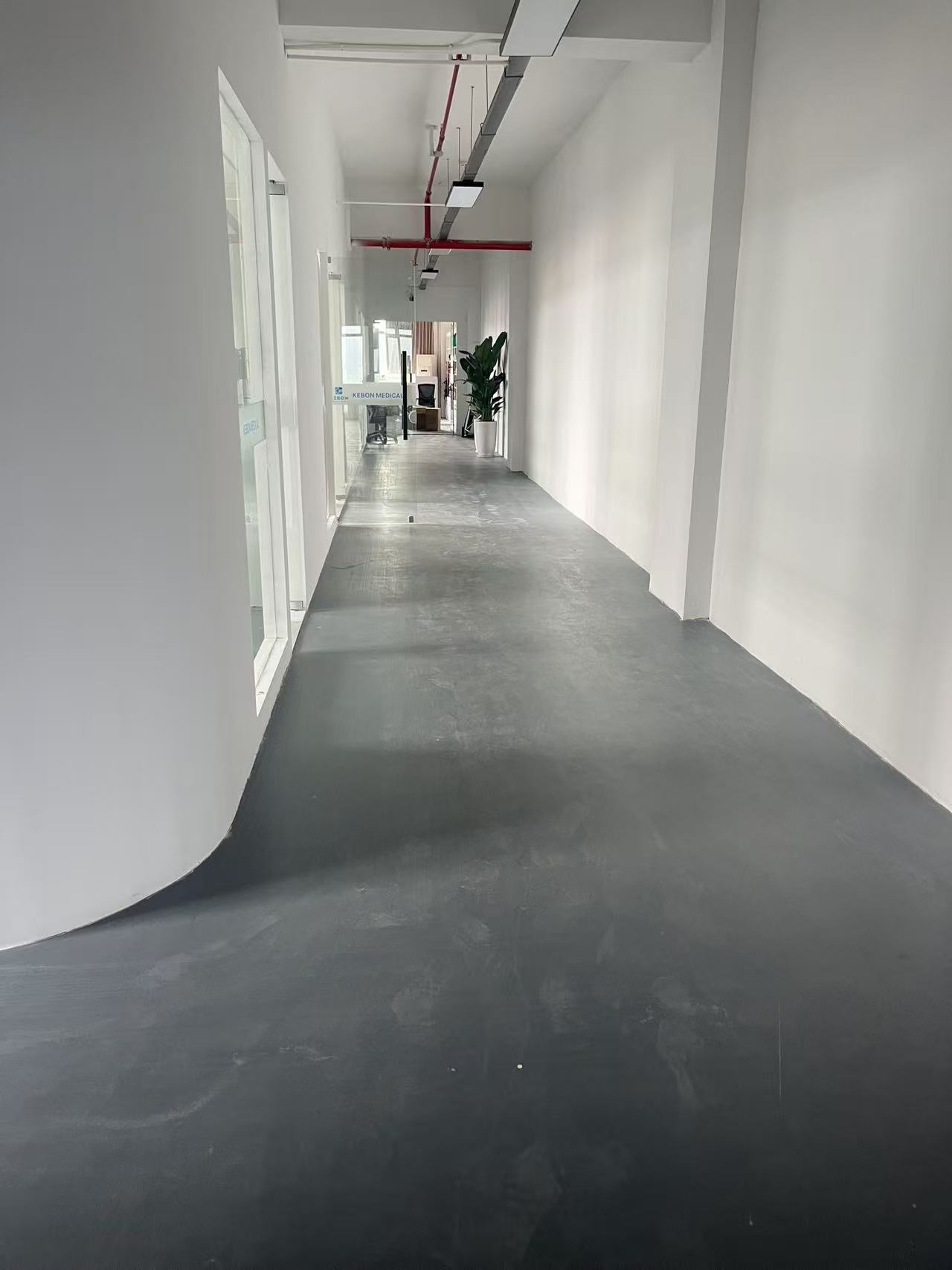 L'agrandissement de l'entrepôt à 5 000 m² améliore l'approvisionnement en trousses de premiers secours de Yiwu Kebon
